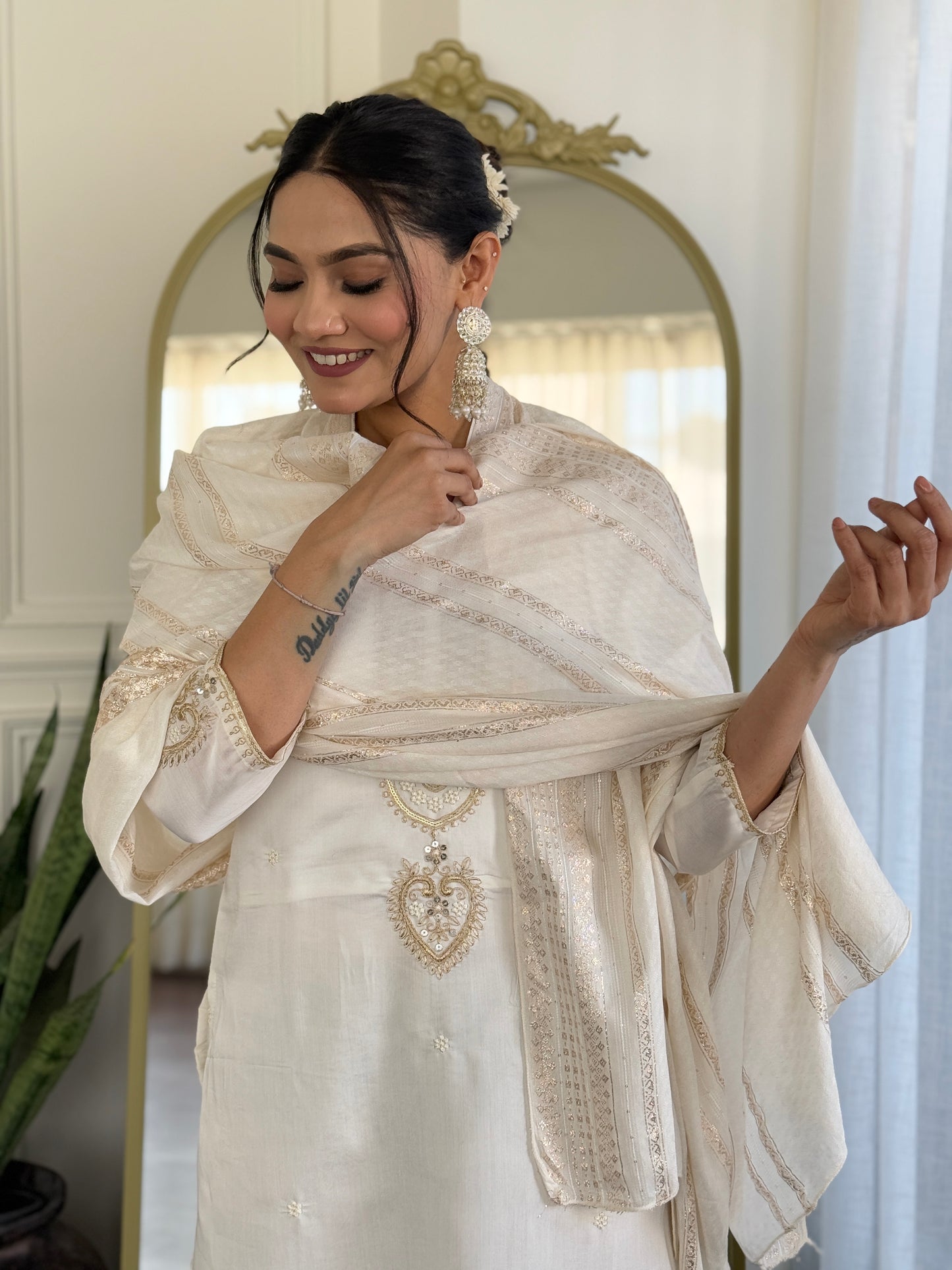Ziya – Off-White Mirror Embroidered Kurta Set