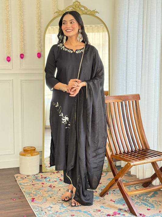 Noor – Midnight Bloom Embroidered Kurta Set